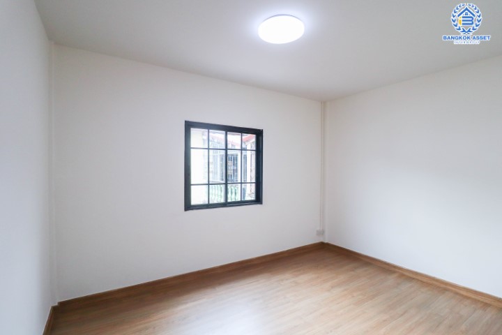 *****ทาวน์เฮ้าส์มือสองนนทบุรี ราคาพิเศษ! ม.เพชรเกษร ติวานนท์45 บ้านสวย พร้อมอยู่ เนื้อที่ 19 ตร.ว. ฟังก์ชั่น 2 ห้องนอน 2 ห้องน้ำ ต่อเติมครัว+โรงรถ มีเคาน์เตอร์ครัว บนทำเลดีที่สุด! เดินทางสะดวก ใกล้เซ็นทรัลรัตนาธิเบศร์ , เอสพลานาด แคราย และรถไฟฟ้าสายสีชมพู สถานีสามัคคี!